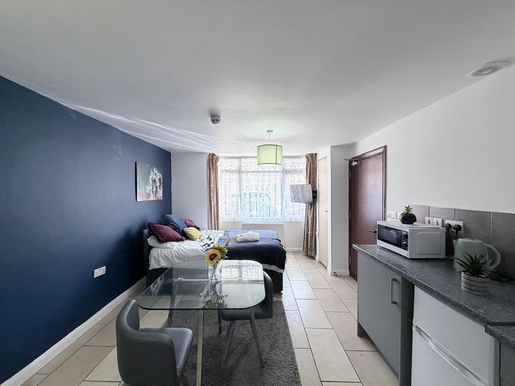 Property photo 3 of 10 Gallery