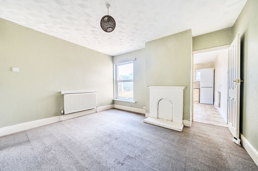 Property photo 2 of 15 1306604-28-684Ae4...