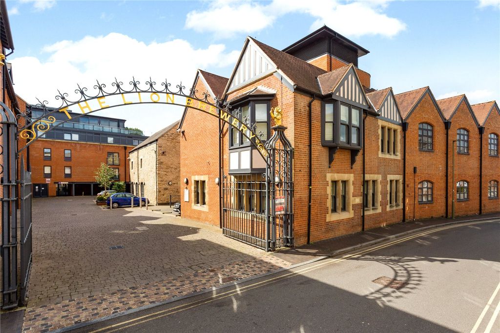 Property photo 1 of 9 External Building