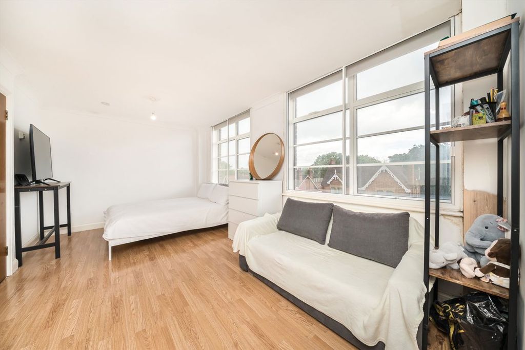 Property photo 1 of 3