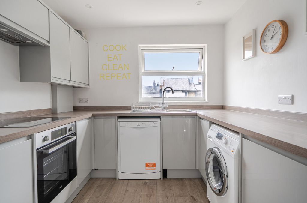 Property photo 3 of 18 1520722-13-1A0812...