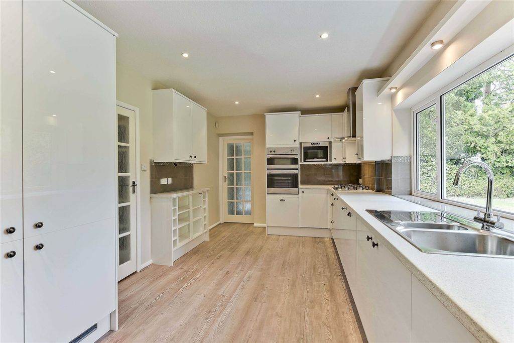 Property photo 2 of 9 2