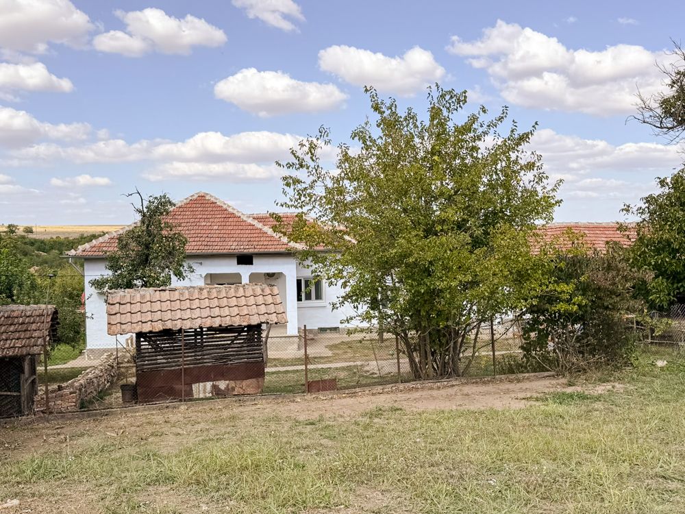 Property photo 1 of 28