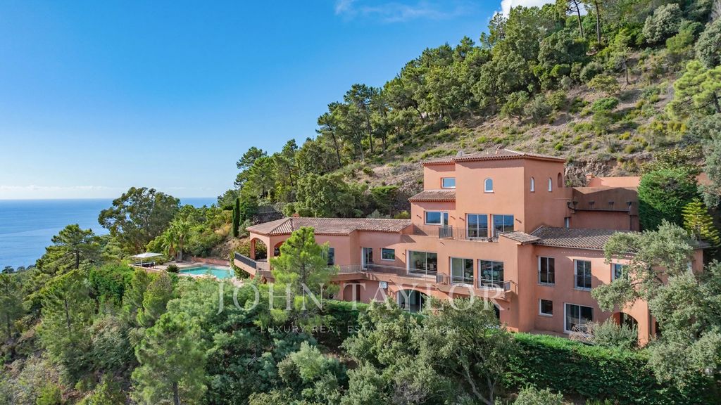 Property photo 1 of 22 Magnificent Family Home With Panoramic Sea View