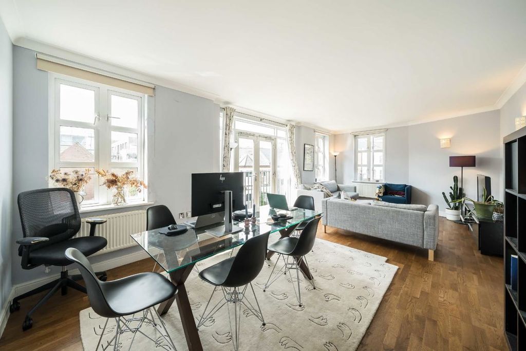 Property photo 2 of 7