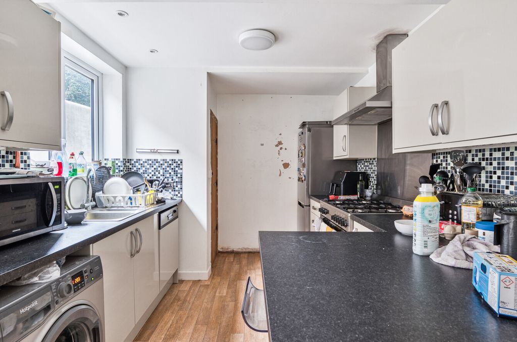 Property photo 3 of 12 1537248-11-1A1595...