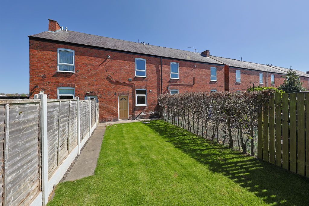 2 bed terraced house for saleBeehive Road, Brampton, Chesterfield S40