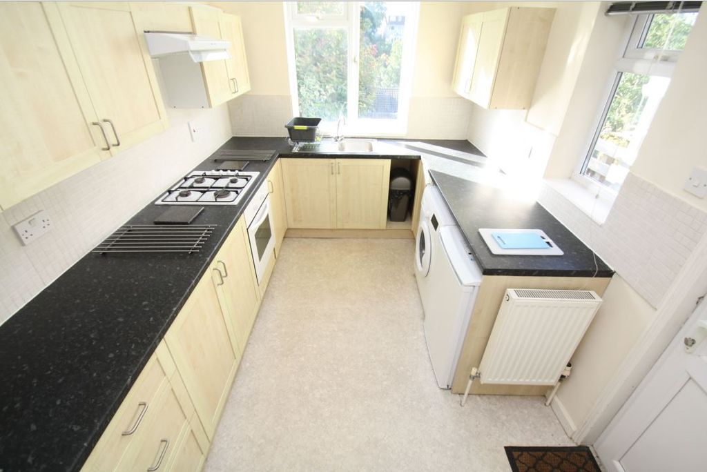 Property photo 2 of 8 Kitchen