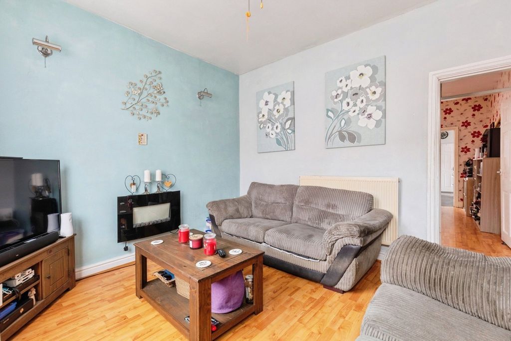 Property photo 2 of 12 Picture No. 03