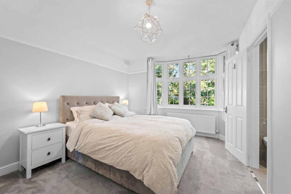 Property photo 3 of 8 Bedroom