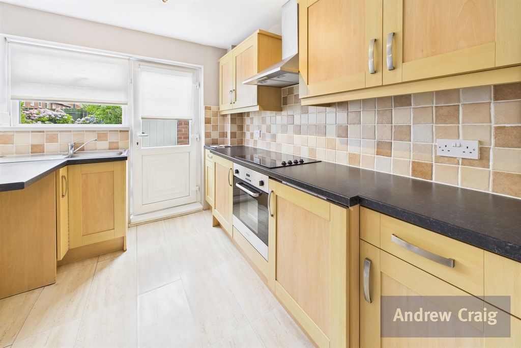 Property photo 3 of 8 Kitchen