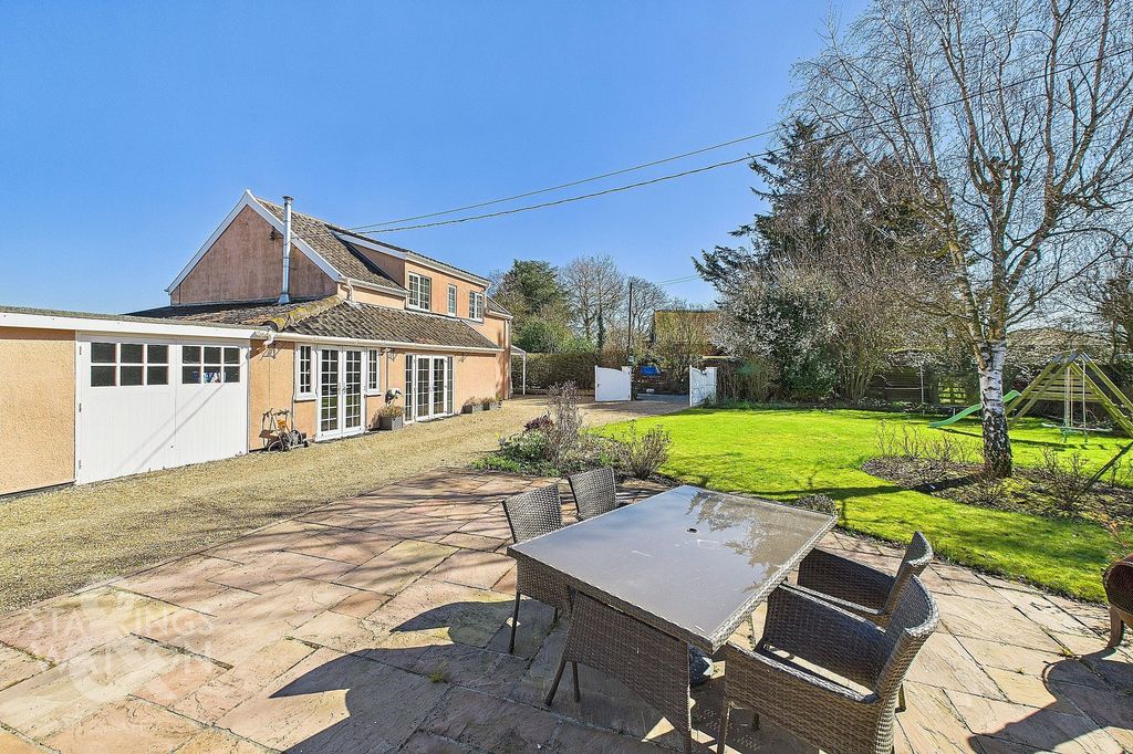 Property photo 2 of 32