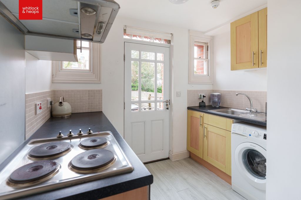 Property photo 2 of 12 Kitchen