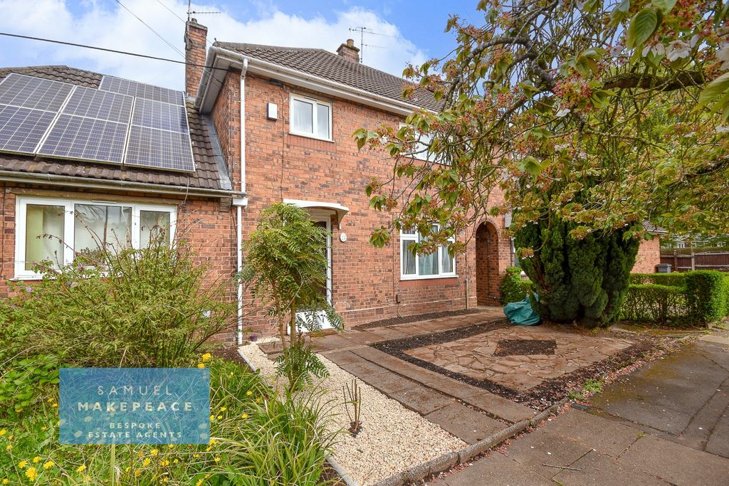 Property photo 1 of 16 Three Bedroom Town House With No Upward Chain