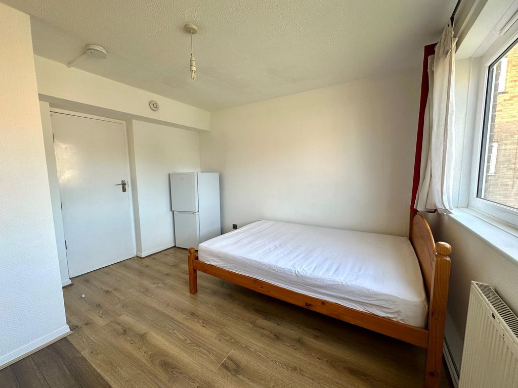 Property photo 3 of 6 Room