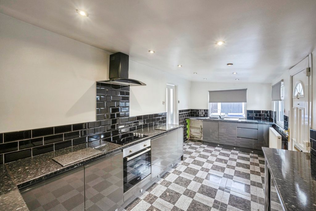 Property photo 2 of 19 Kithcen