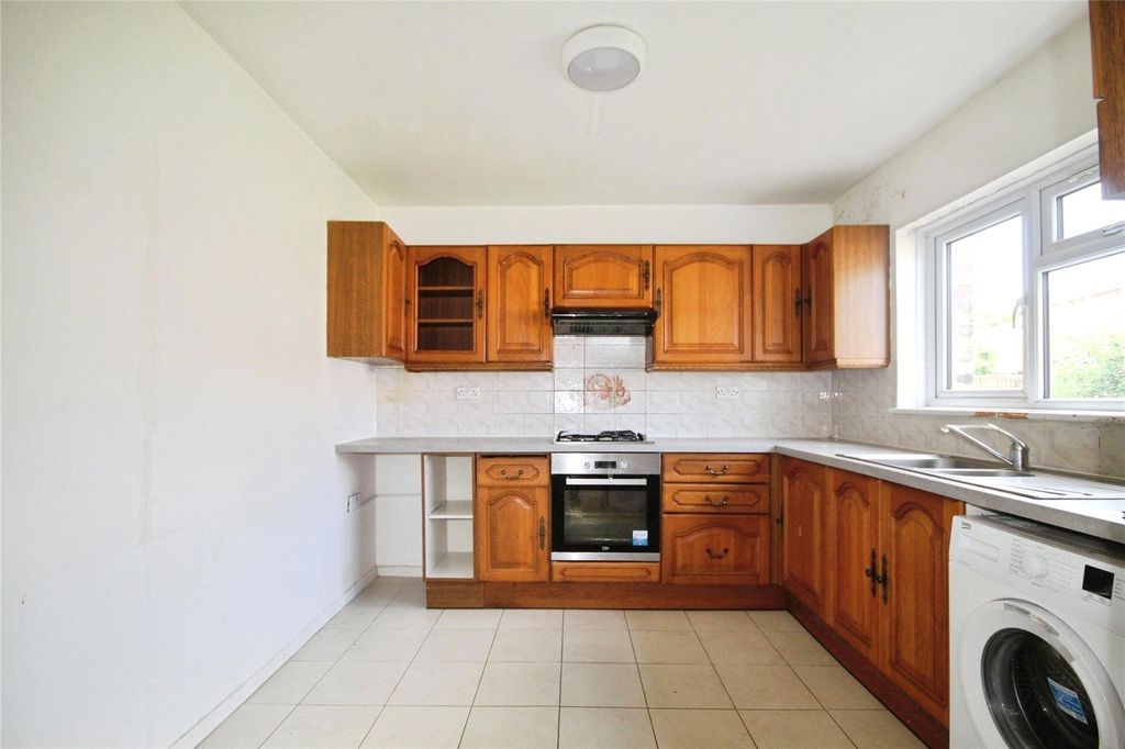 Property photo 2 of 12 Kitchen