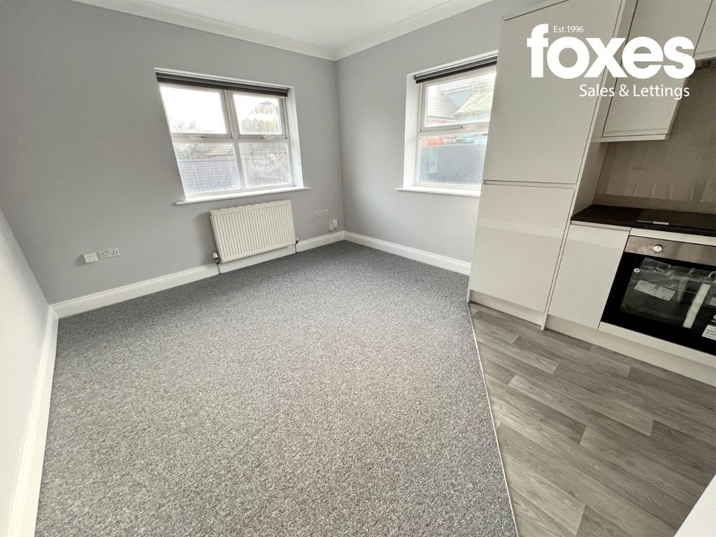 Property photo 3 of 7 2076003