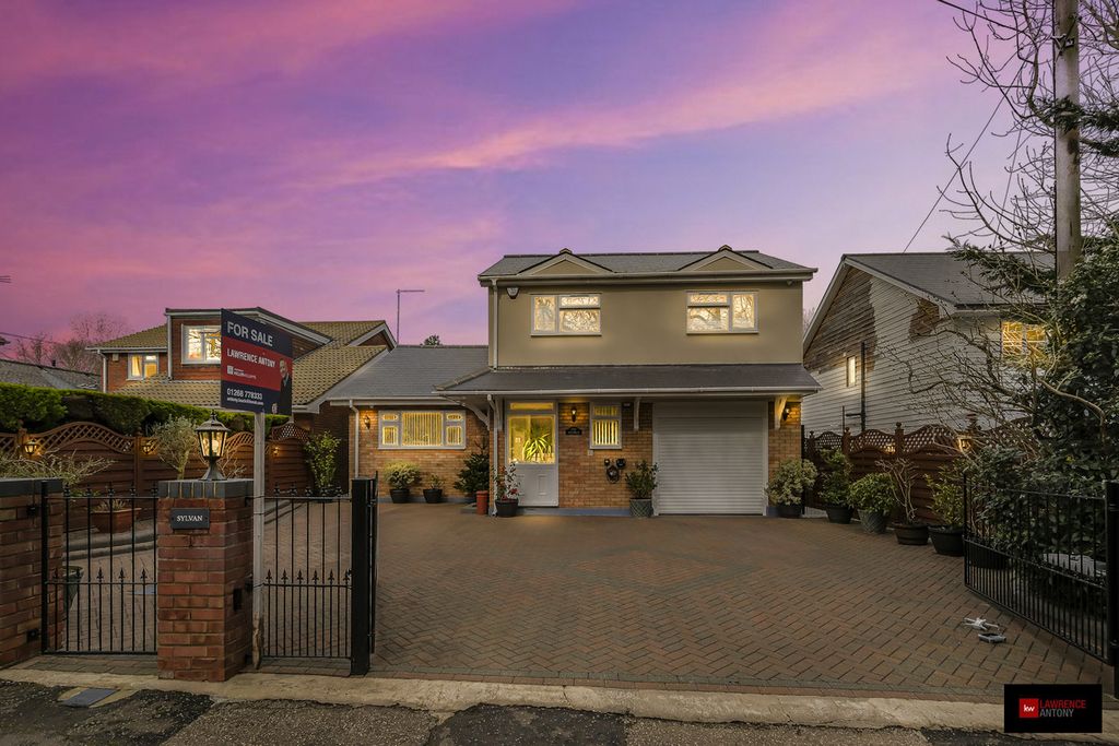 Property photo 2 of 46