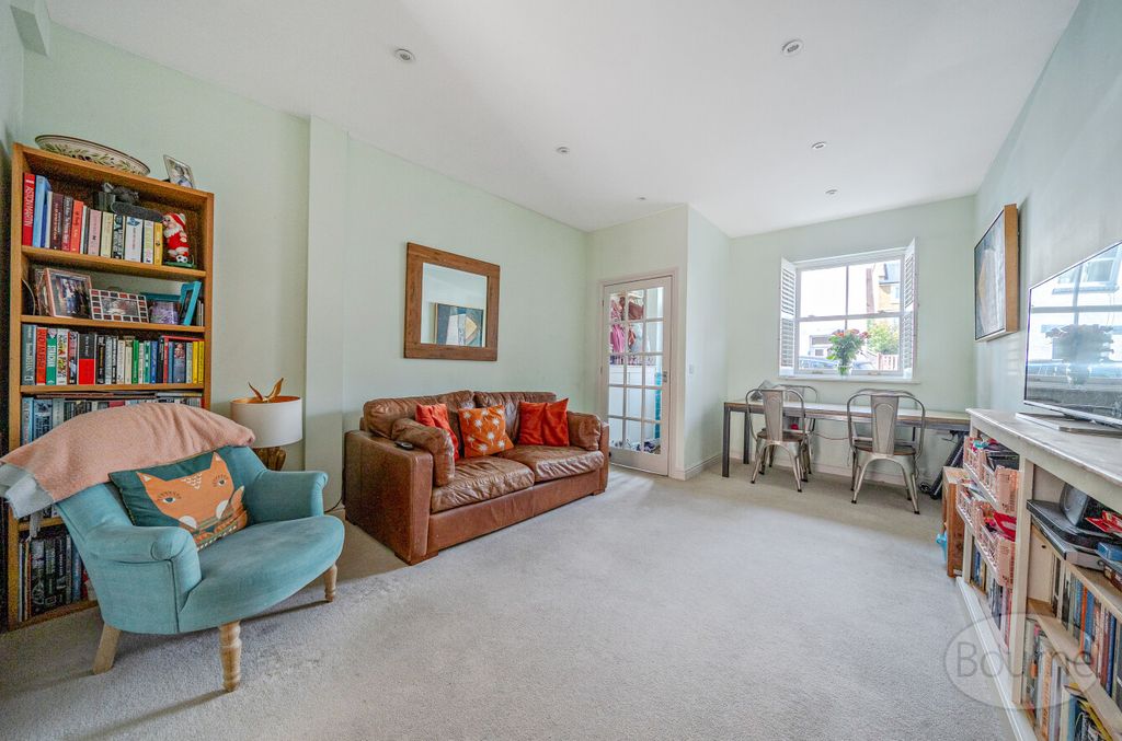 Property photo 2 of 17 626783B4-69Bb-452...