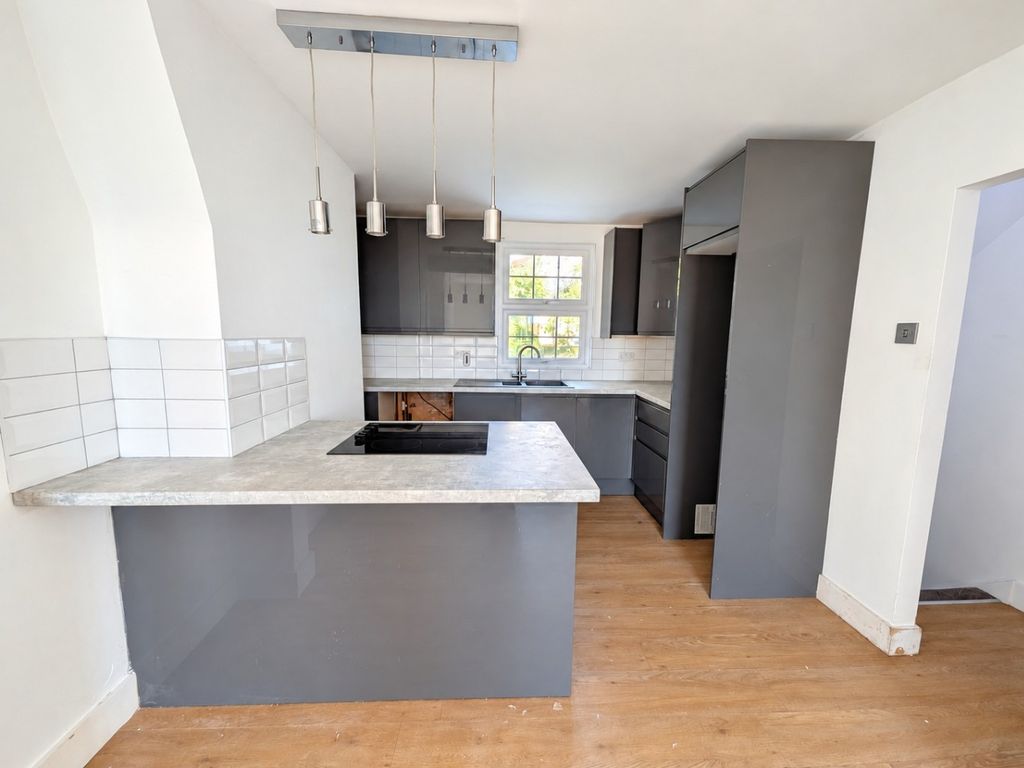Property photo 2 of 10 5594863