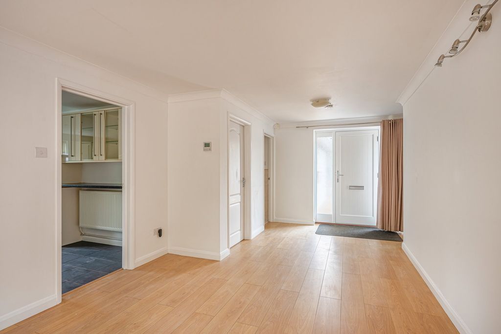 Property photo 3 of 38