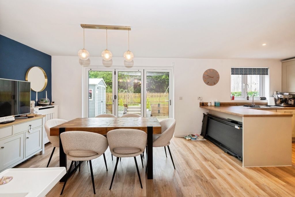 Property photo 3 of 17 Kitchen Dining Room