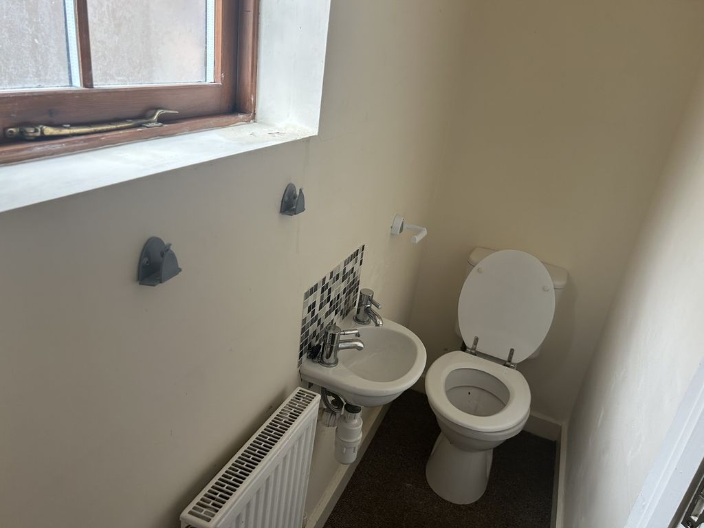 Property photo 3 of 8 3