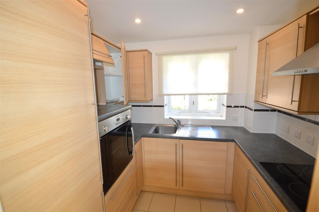 Property photo 2 of 19 Kitchen