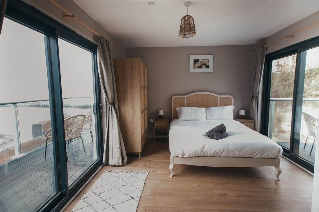 Additional image 25 of 3 bed flat for saleWhite Rock, Hastings TN34