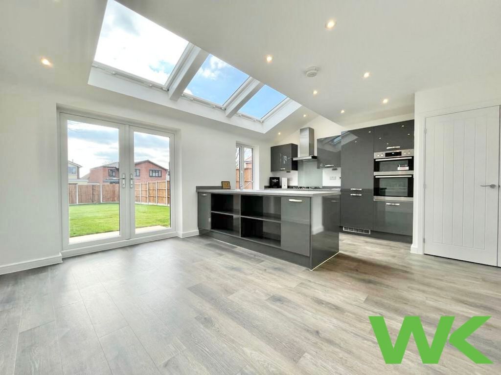 Property photo 2 of 13 Fitted Breakfast Kitchen