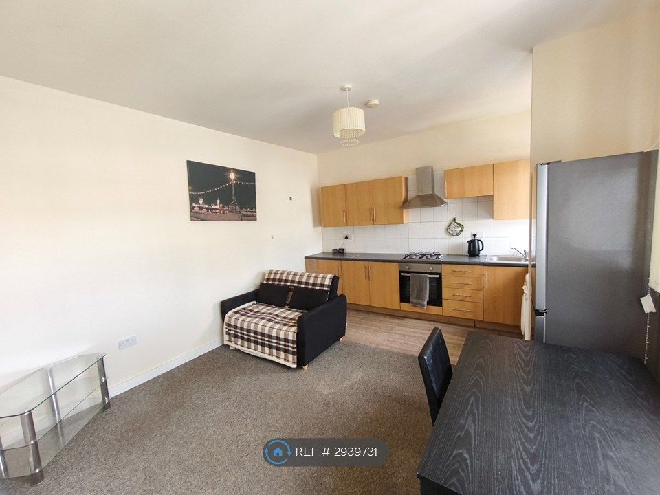 Property photo 1 of 11 Living Room/Kitchen