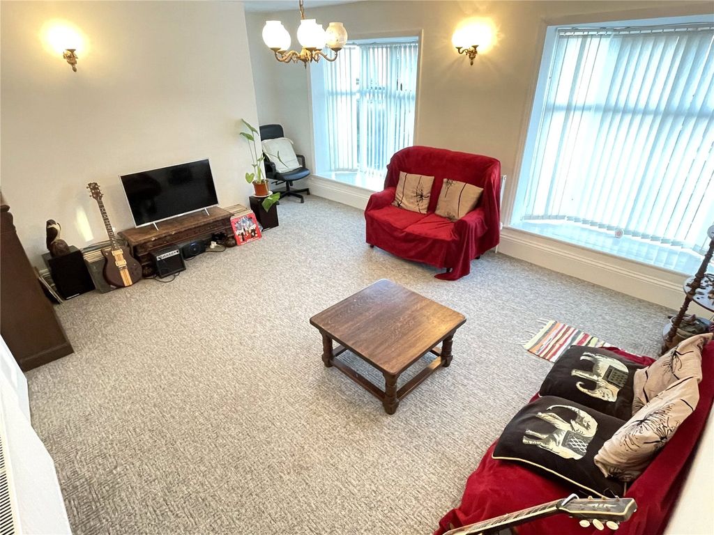 Property photo 2 of 25 Picture No. 04