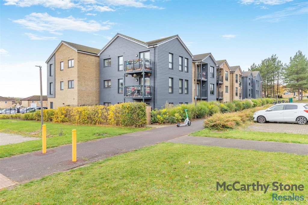 Property photo 1 of 28 8669117-Exterior02.Jpg