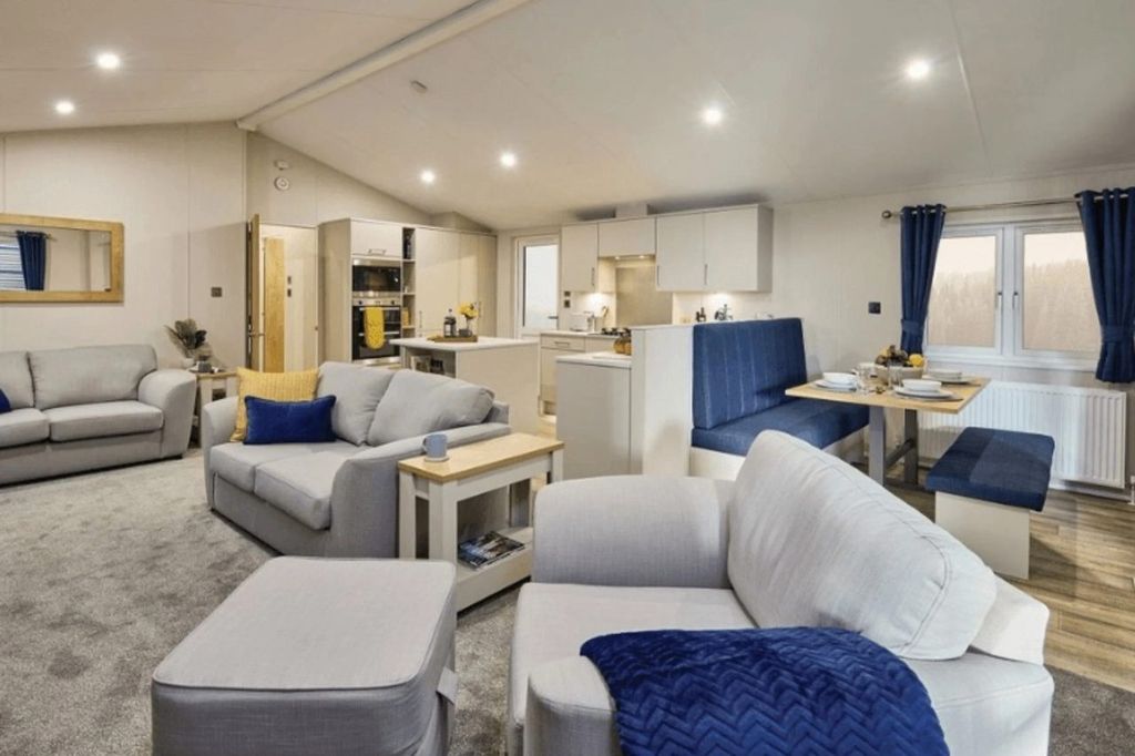 Property photo 2 of 6 Willerby Haywood Lodge2 2560x1706 F50 50