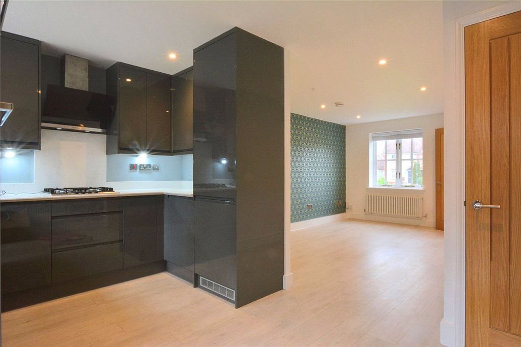 Property photo 2 of 13 Picture No. 14