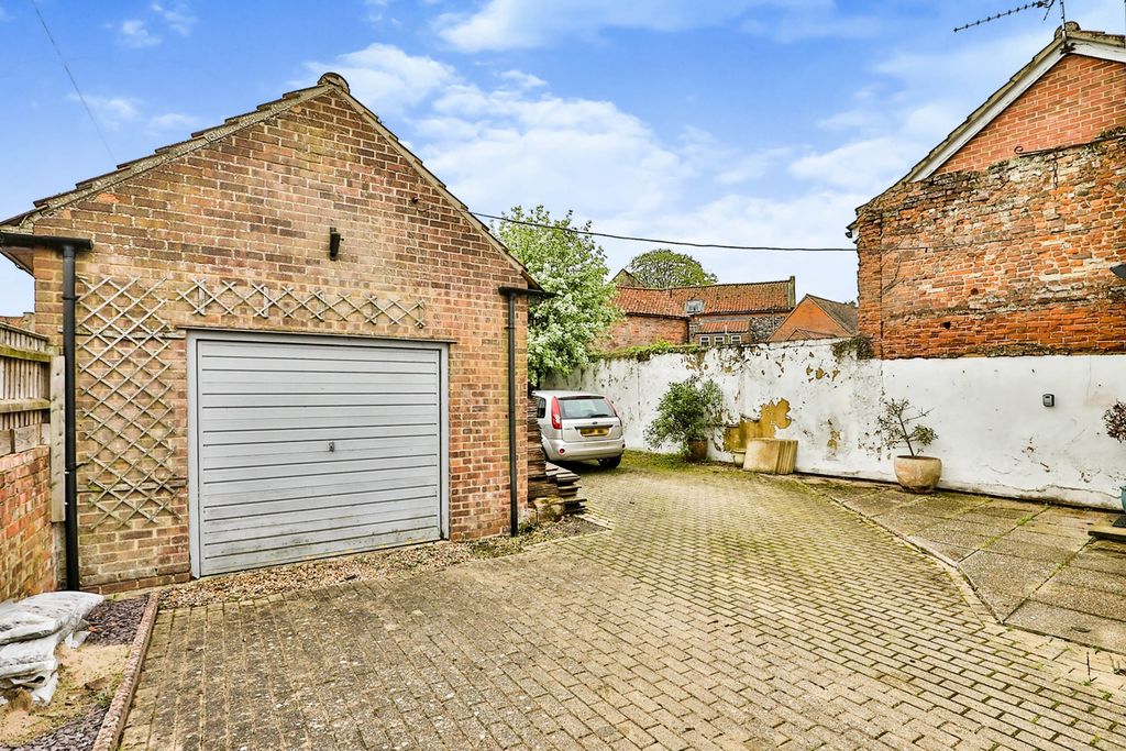 Property photo 2 of 16