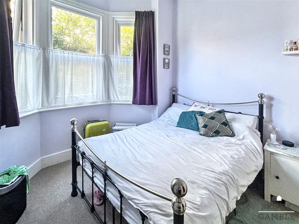Property photo 3 of 7 01323 438506