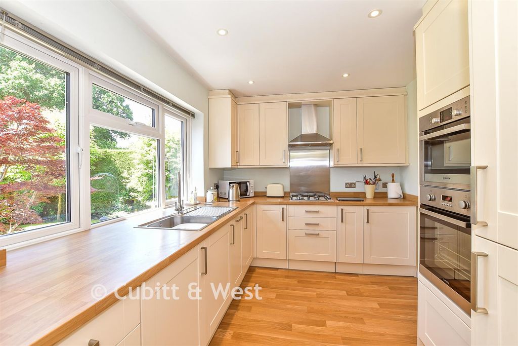 Property photo 2 of 14 Kitchen