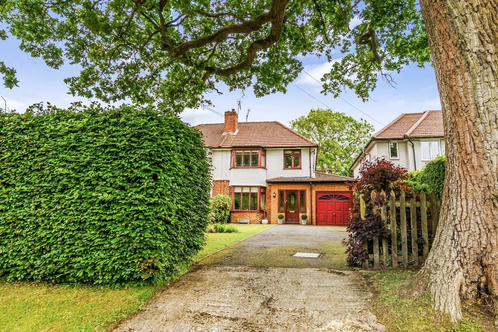 Property photo 1 of 14 Chipstead Lane