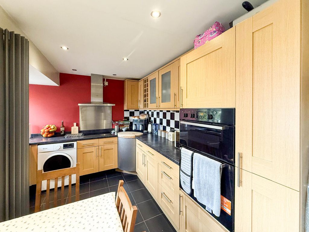 Property photo 3 of 15 Kitchen