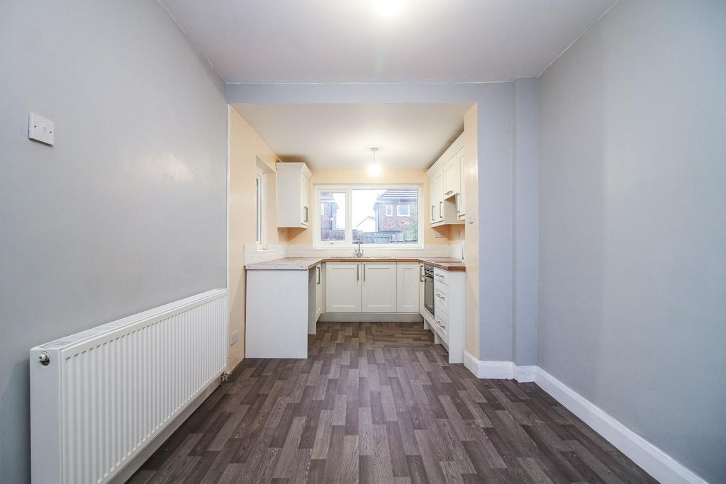 Property photo 3 of 9 Kitchen / Dining Room