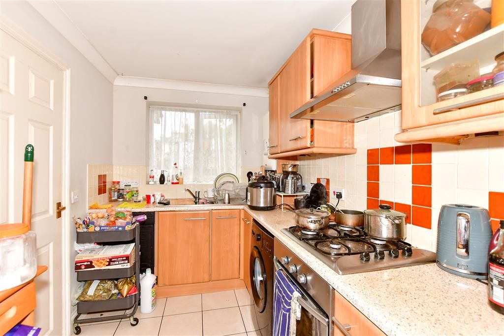 Property photo 3 of 9 Kitchen