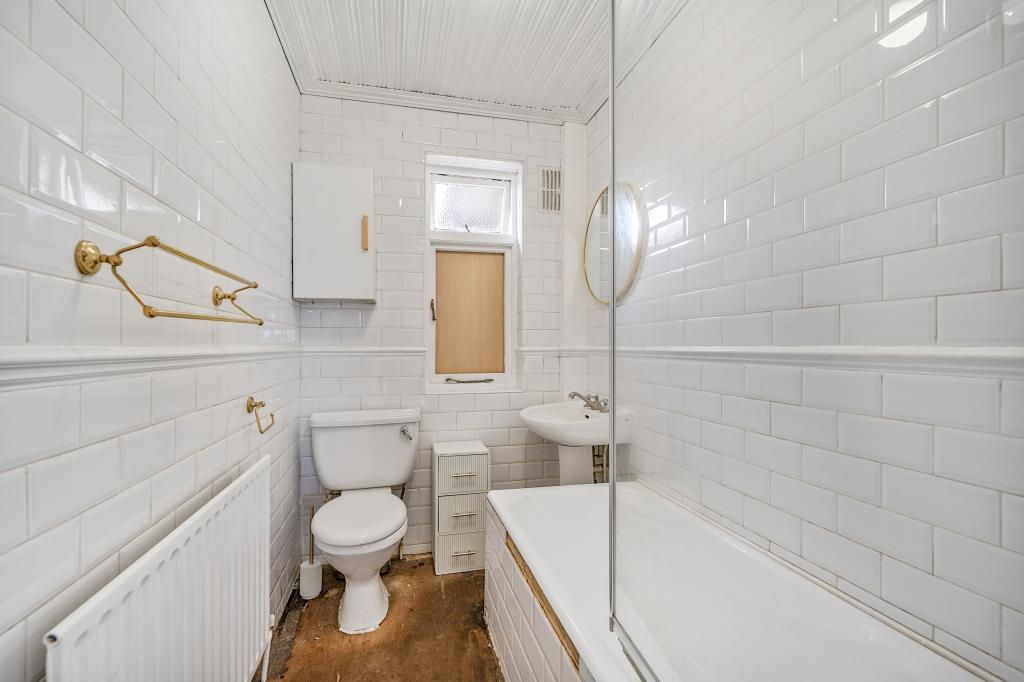 Property photo 2 of 22 Bathroom