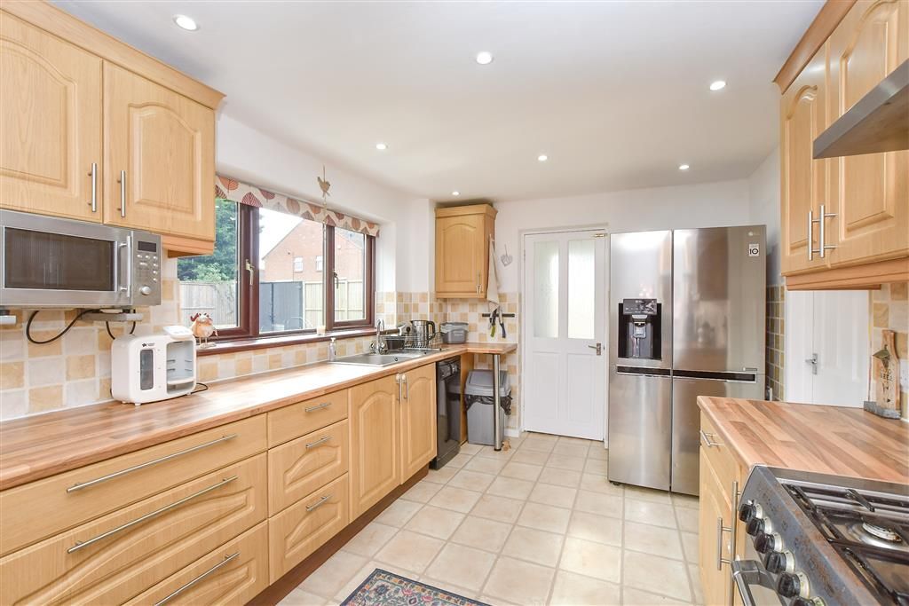 Property photo 3 of 11 Kitchen/Breakfast Room