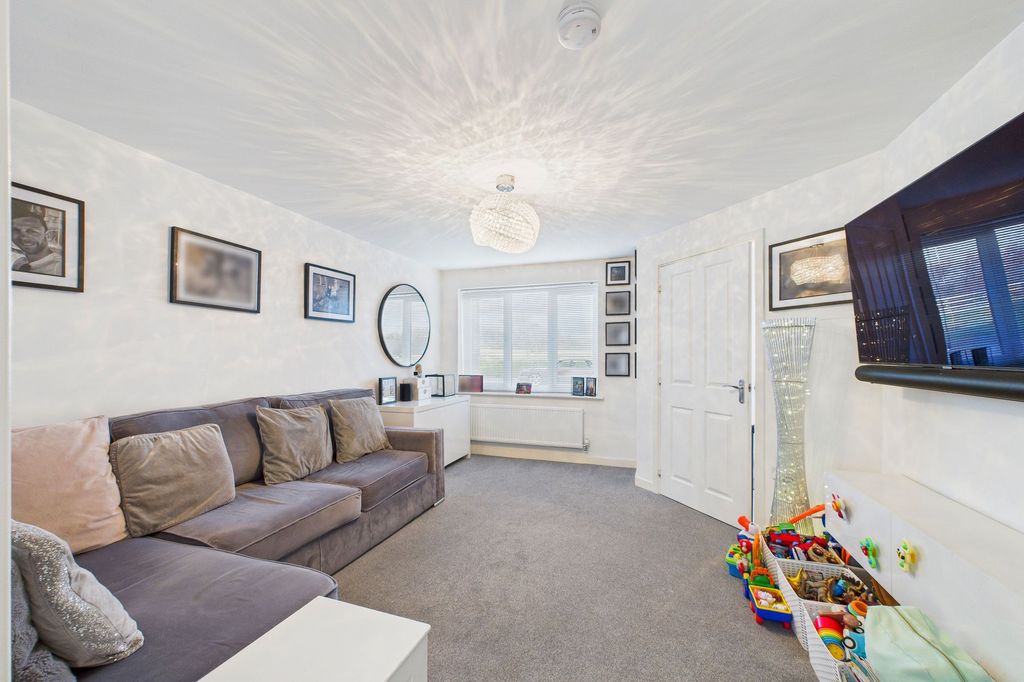 Property photo 2 of 20