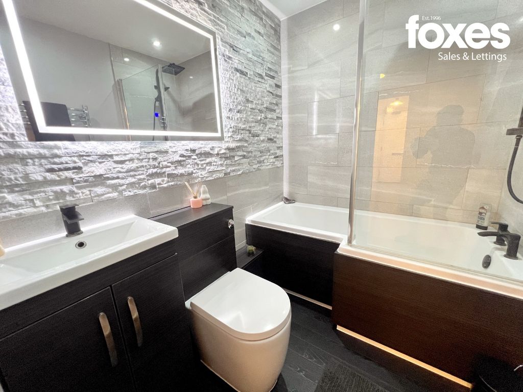 Property photo 3 of 11 4895563