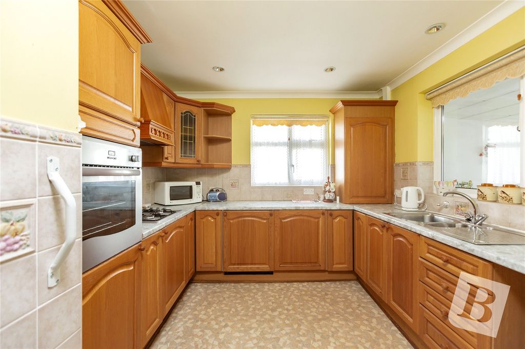 Property photo 3 of 12 Kitchen