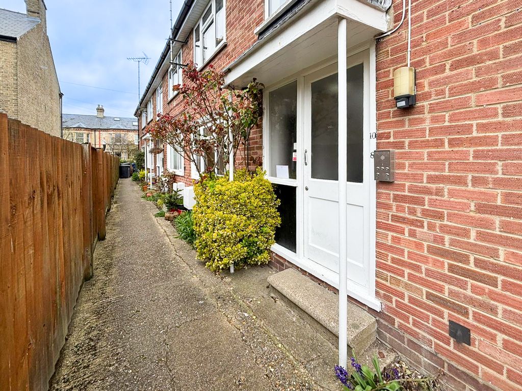 Property photo 2 of 9 Front