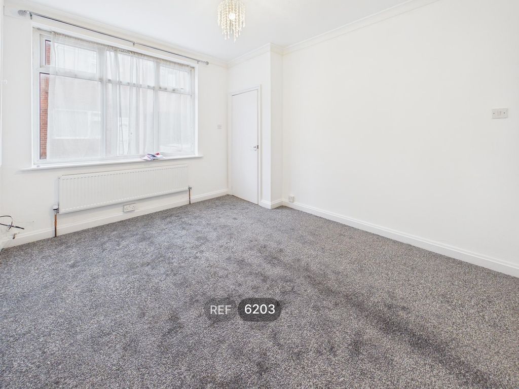 Property photo 2 of 16 Living Room